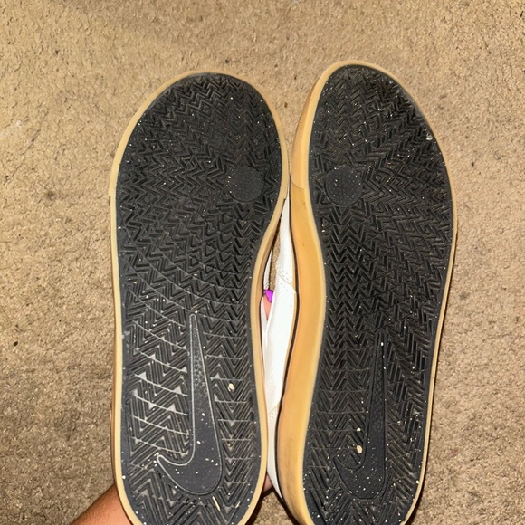 Nike Cream Sneakers with grey Sole size 10 - Picture 4 of 6